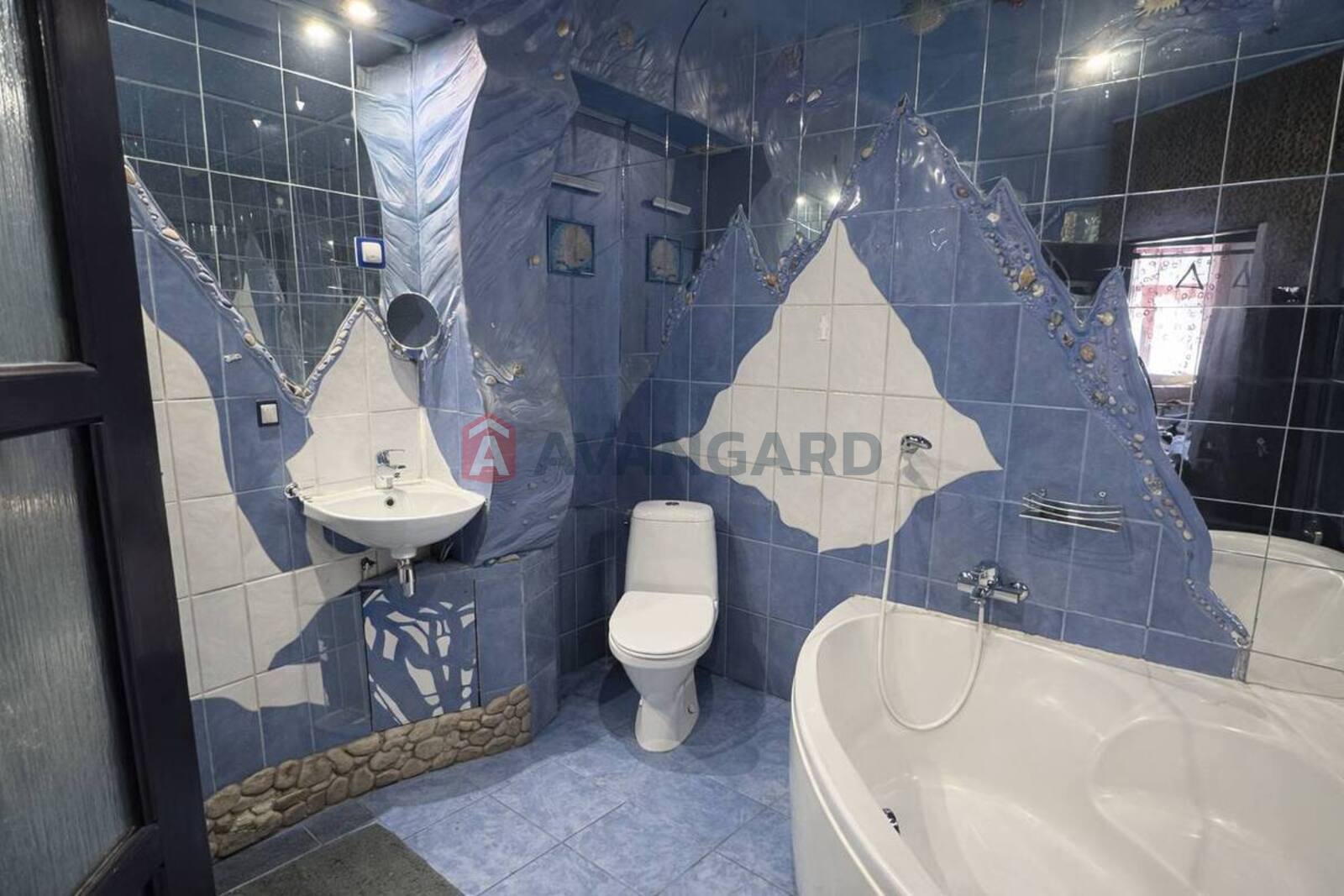 3 ��. ��������, 70/40/8 ��. �., 2/5 ������ ���� 4