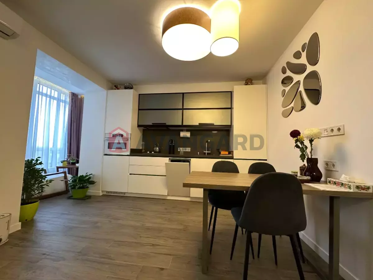 2 ��. ��������, 57/32/17 ��. �., 6/12 ������ ���� 1