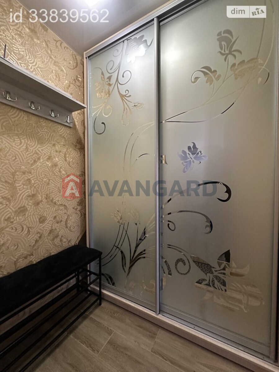 1 ����. ��������, 38/17/12 ��. �., 3/10 ���� ���� 9