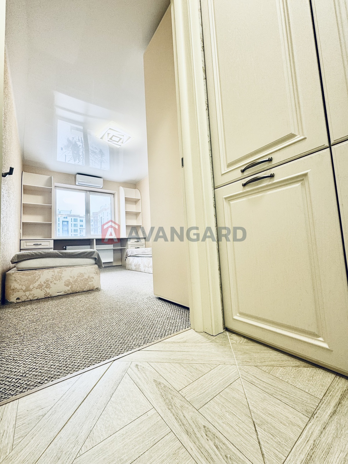 3 ��. ��������, 81/44/20 ��. �., 4/10 ������ ���� 19