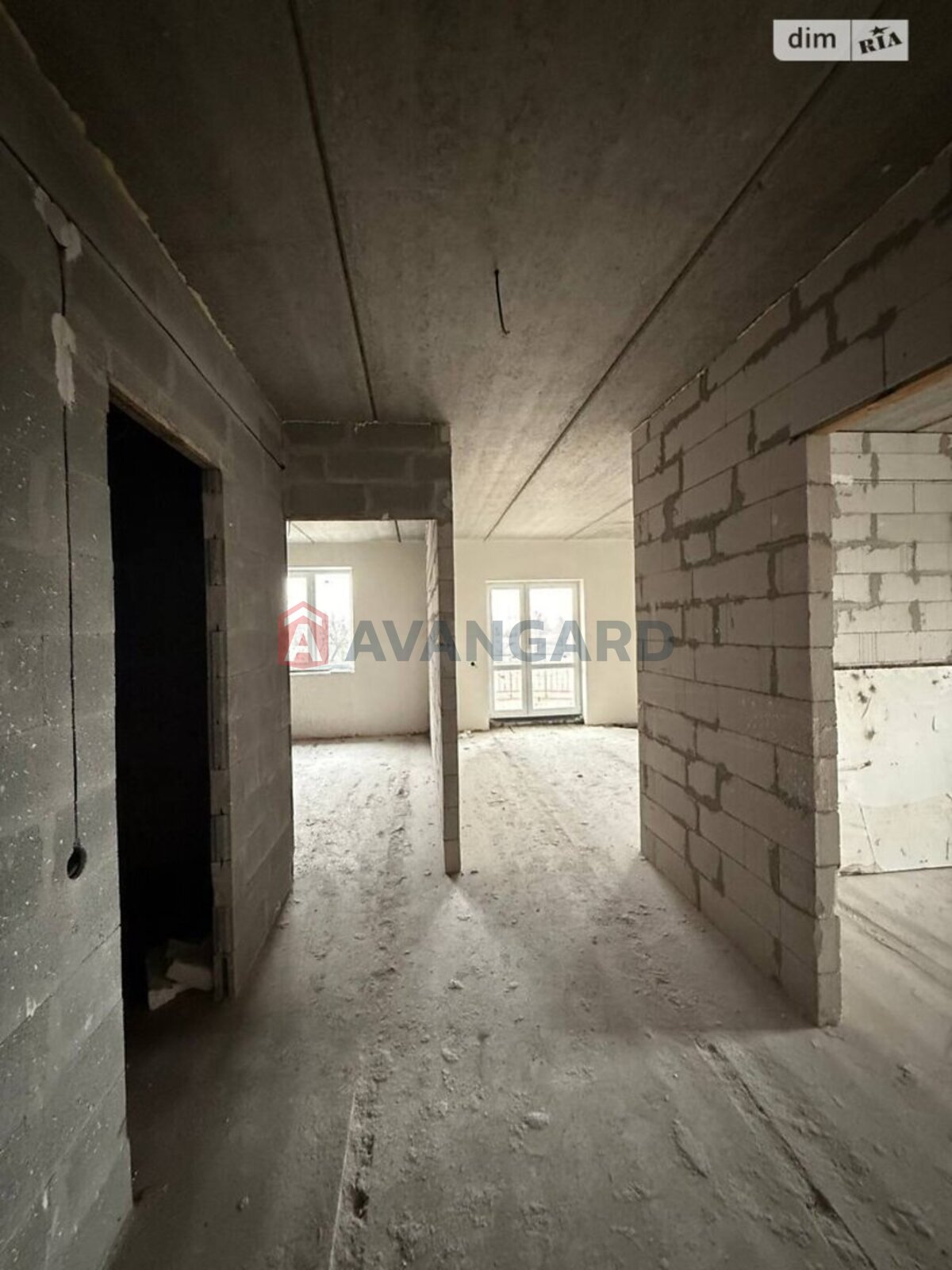 3 ��. ��������, 84/46/11 ��. �., 4/9 ������ ���� 13