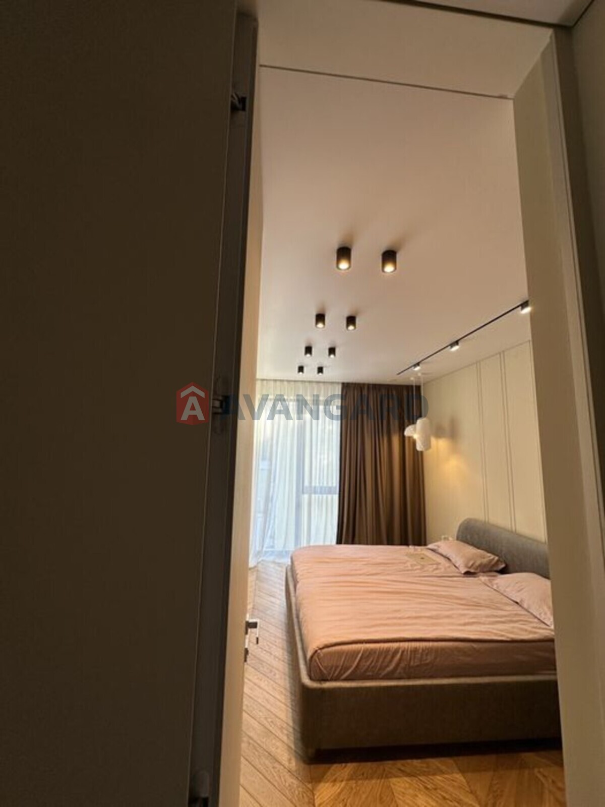 2 ��. ��������, 85/-/40 ��. �., 3/5 ������ ���� 10