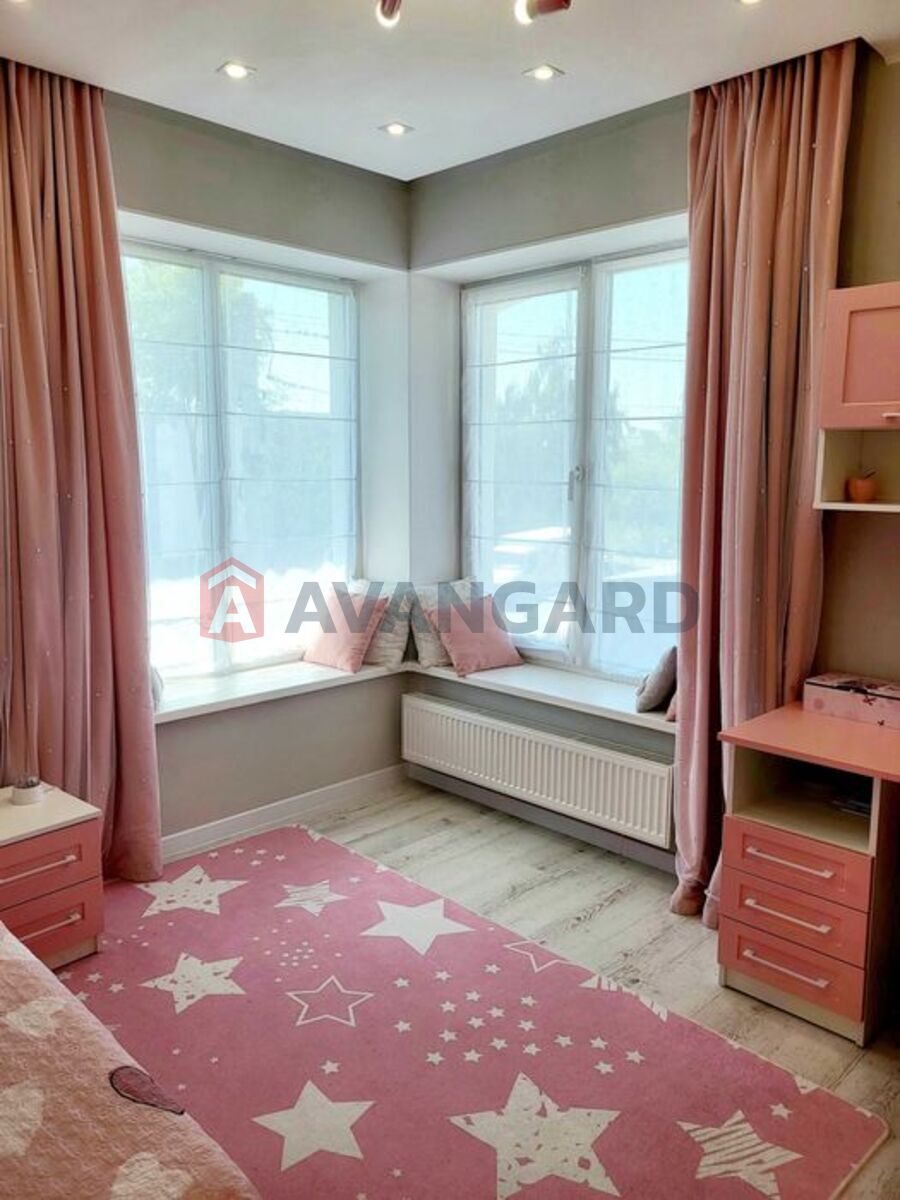 4 ��. ��������, 163/-/- ��. �., 2/2 ������ ���� 17