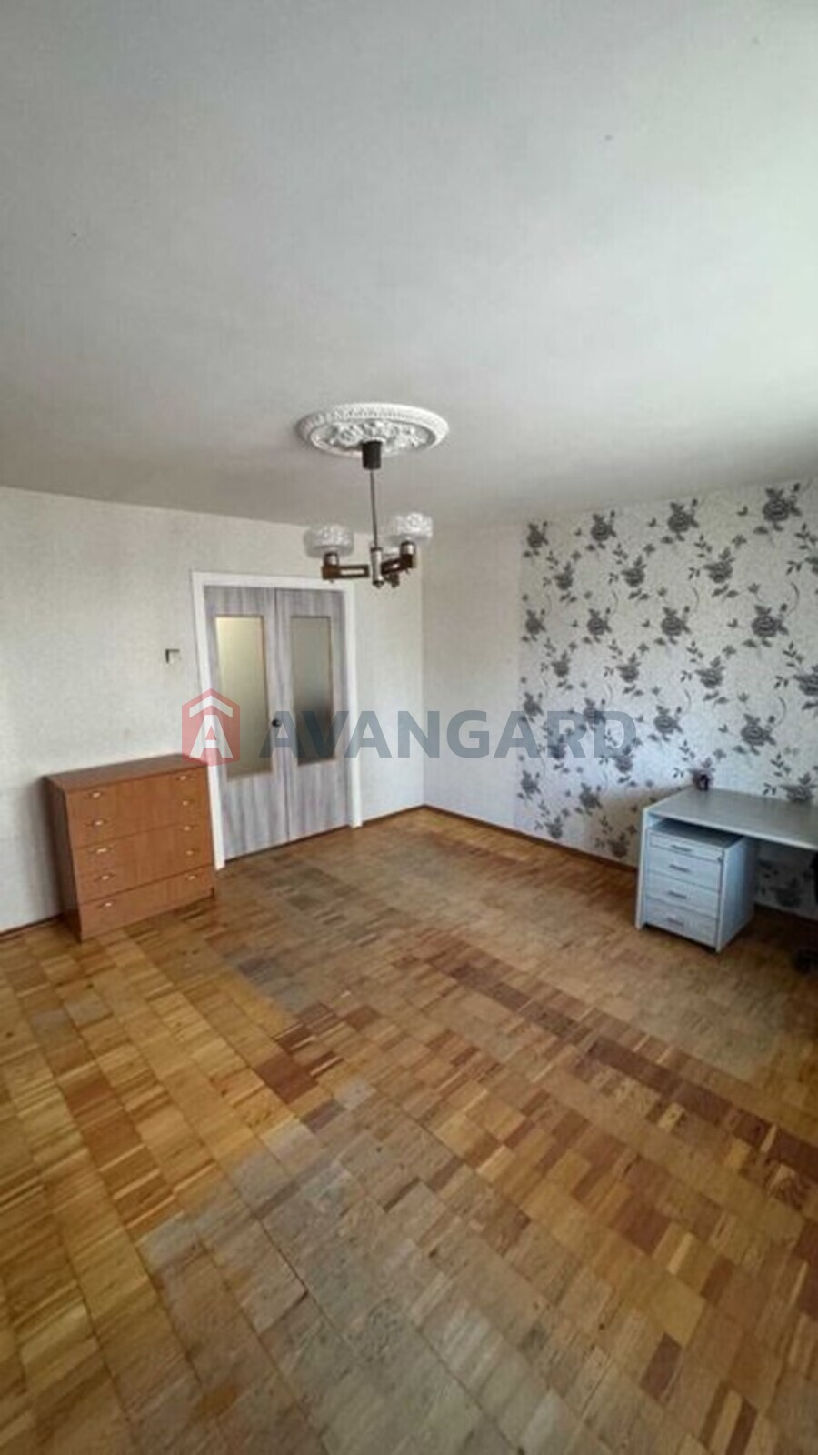 4 ��. ��������, 77/-/10 ��. �., 3/9 ������ ���� 8