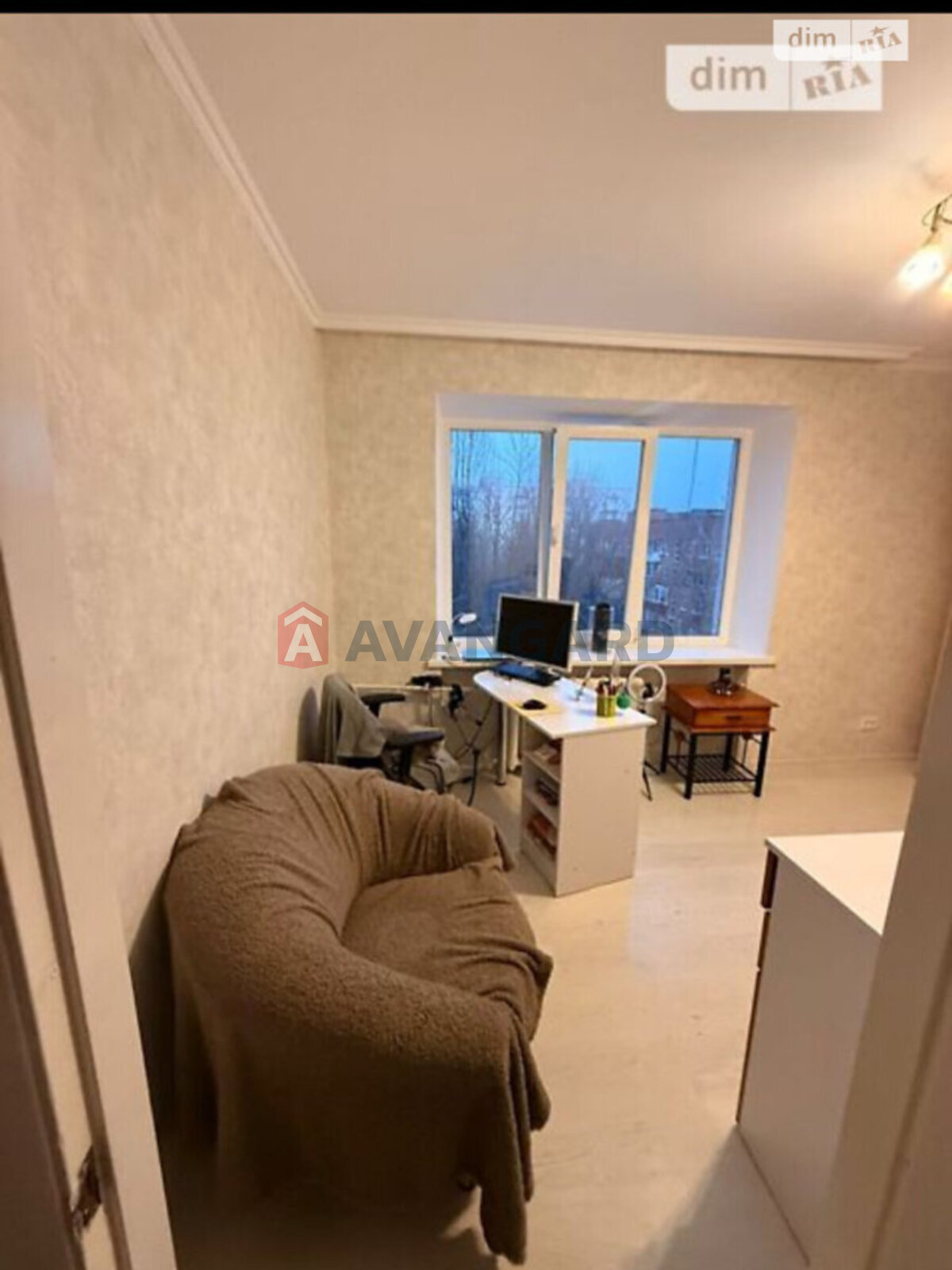 2 ��. ��������, 49/28/12 ��. �., 5/5 ������ ���� 8