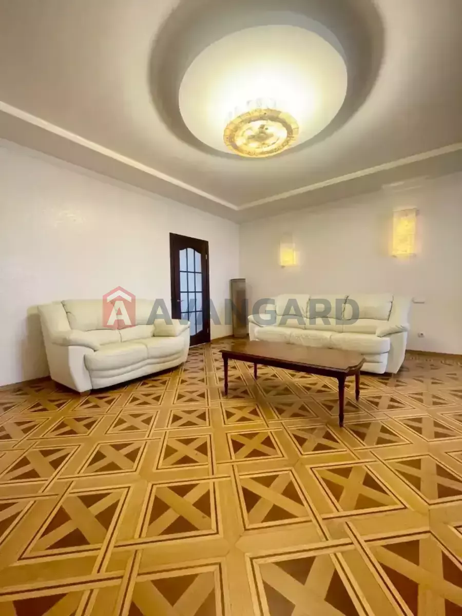 4 ��. ��������, 242/-/- ��. �., 10/11 ������ ���� 8