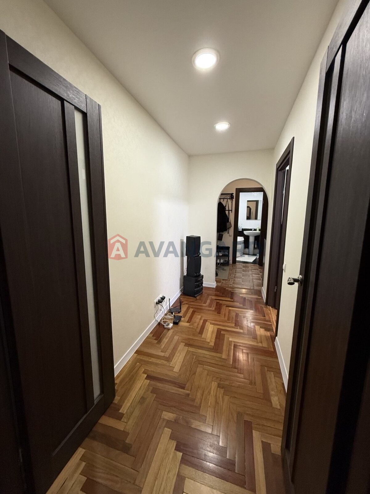 3 ����. ��������, 67/-/8 ��. �., 5/9 ���� ���� 24