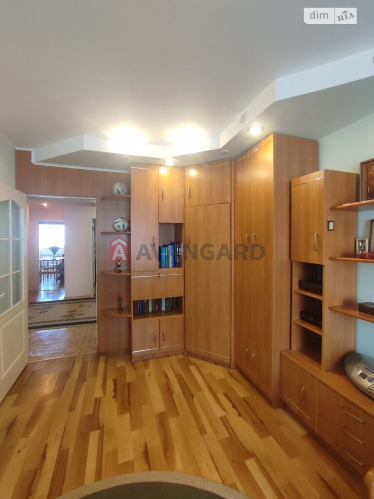 4 ��. ��������, 119/-/- ��. �., 5/5 ������ ���� 17