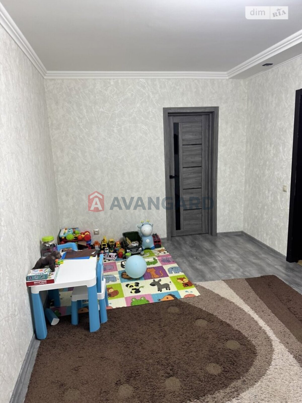 3 ��. ��������, 68/42/8 ��. �., 4/9 ������ ���� 13