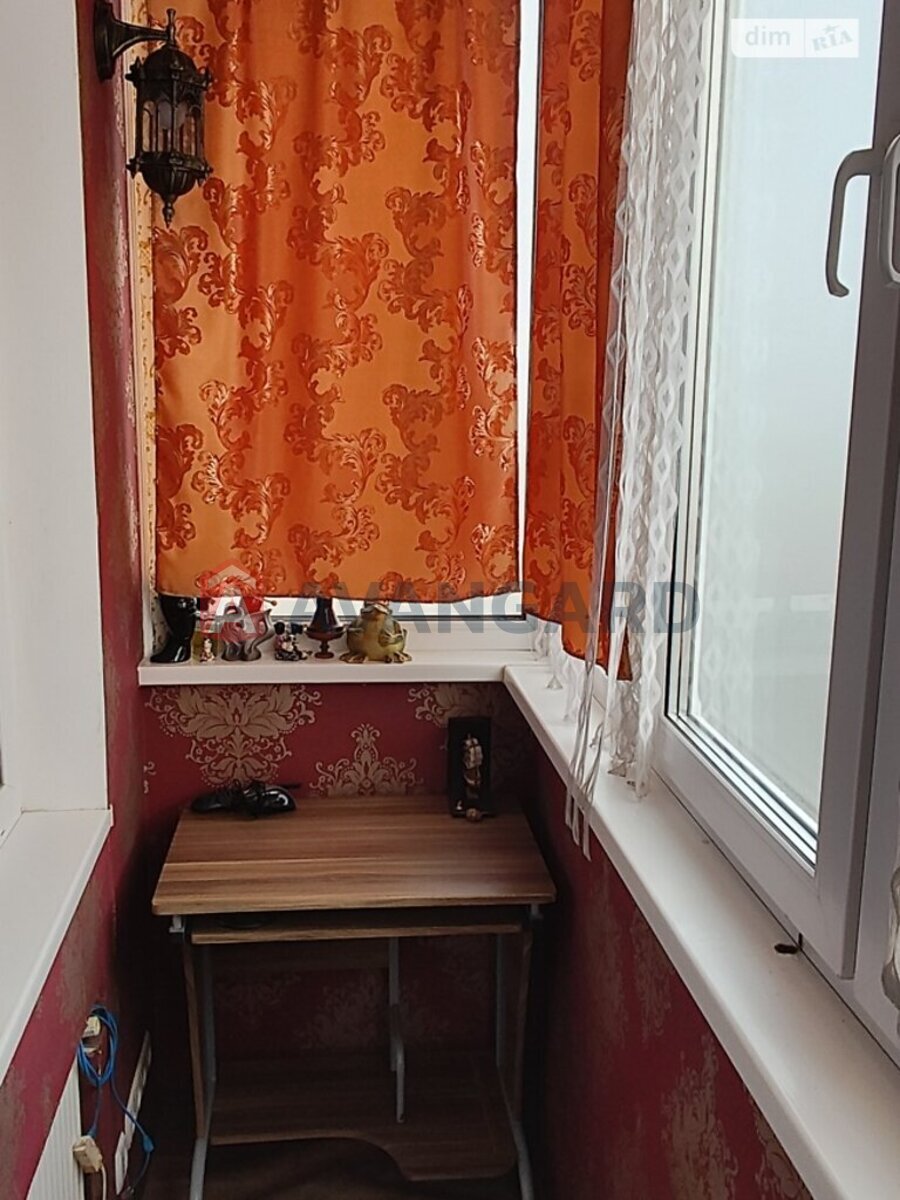 3 ����. ��������, 64/37/7 ��. �., 6/9 ���� ���� 20