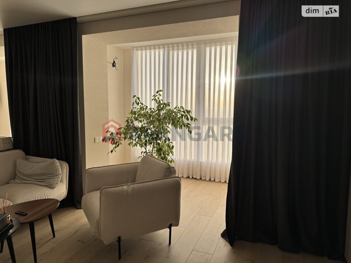 2 ����. ��������, 85/-/- ��. �., 11/11 ���� ���� 17