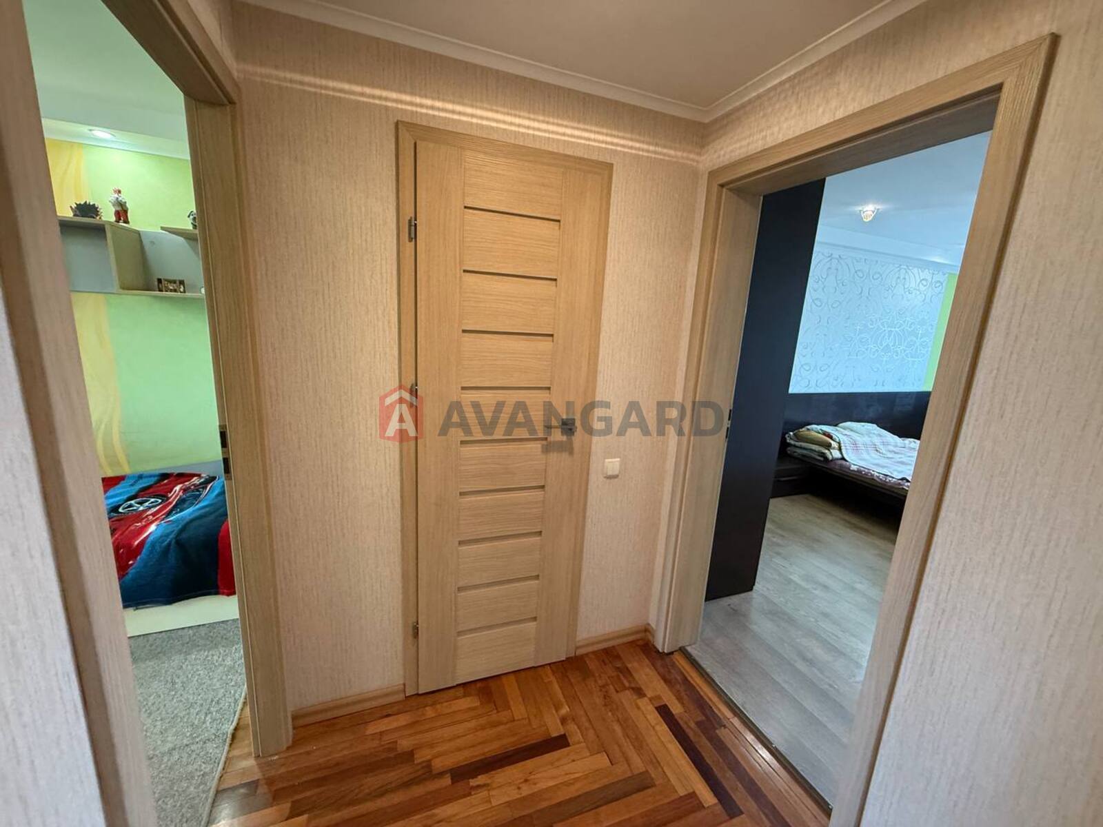 3 ����. ��������, 69/40/9 ��. �., 8/9 ���� ���� 6