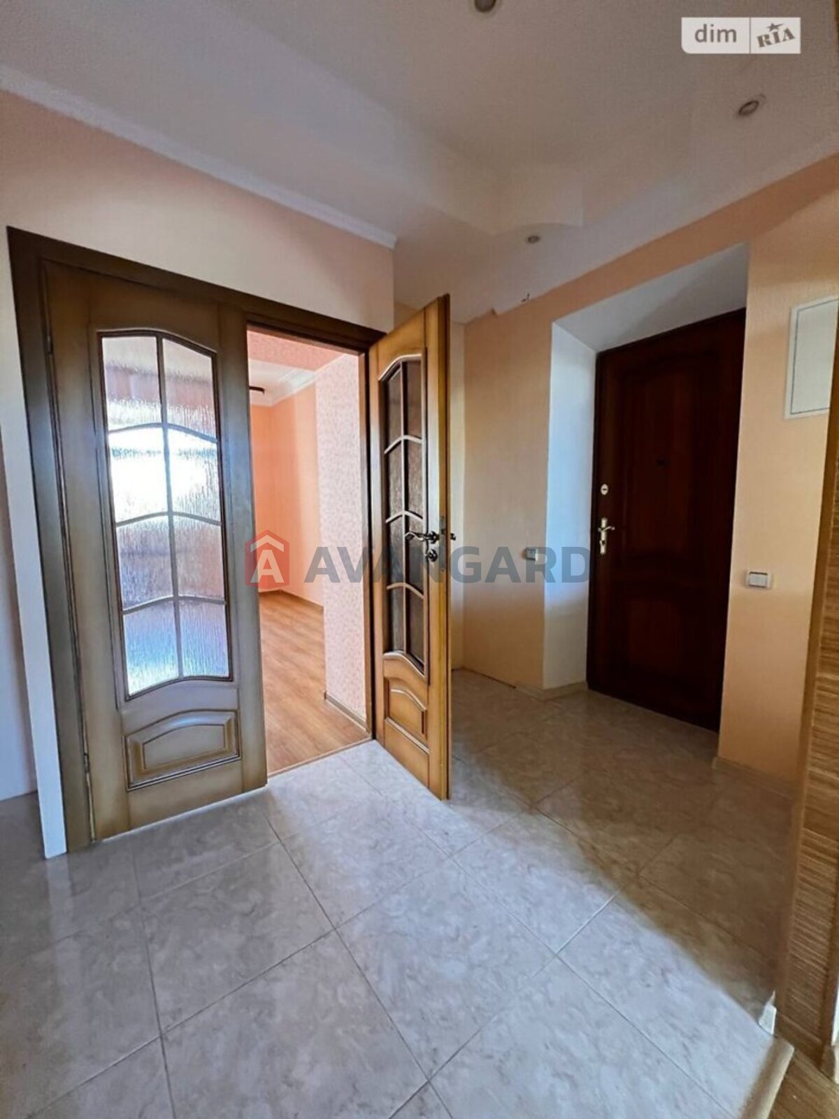 3 ��. ��������, 100/-/- ��. �., 3/4 ������ ���� 4