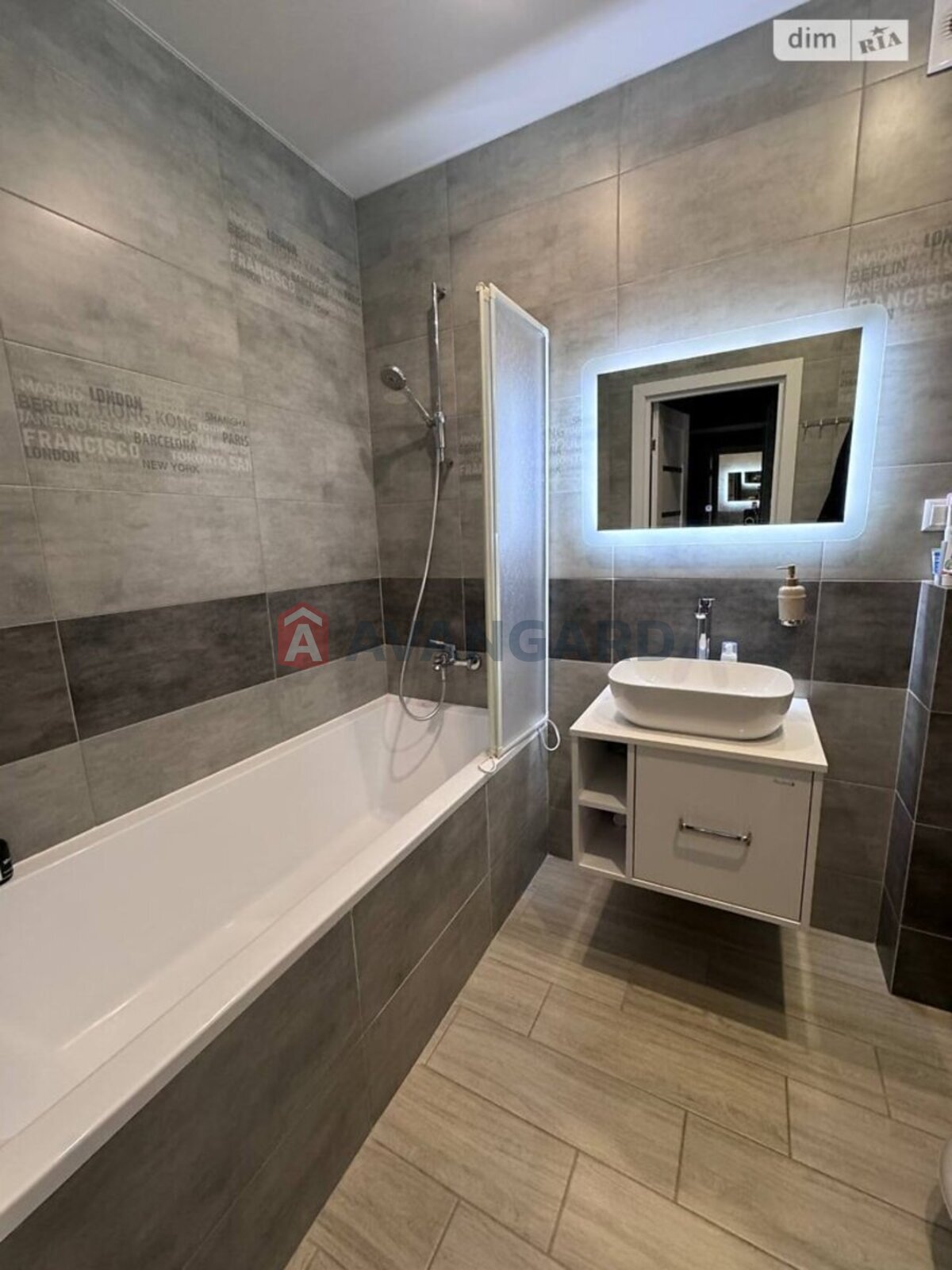 1 ��. ��������, 46/18/16 ��. �., 8/10 ������ ���� 9