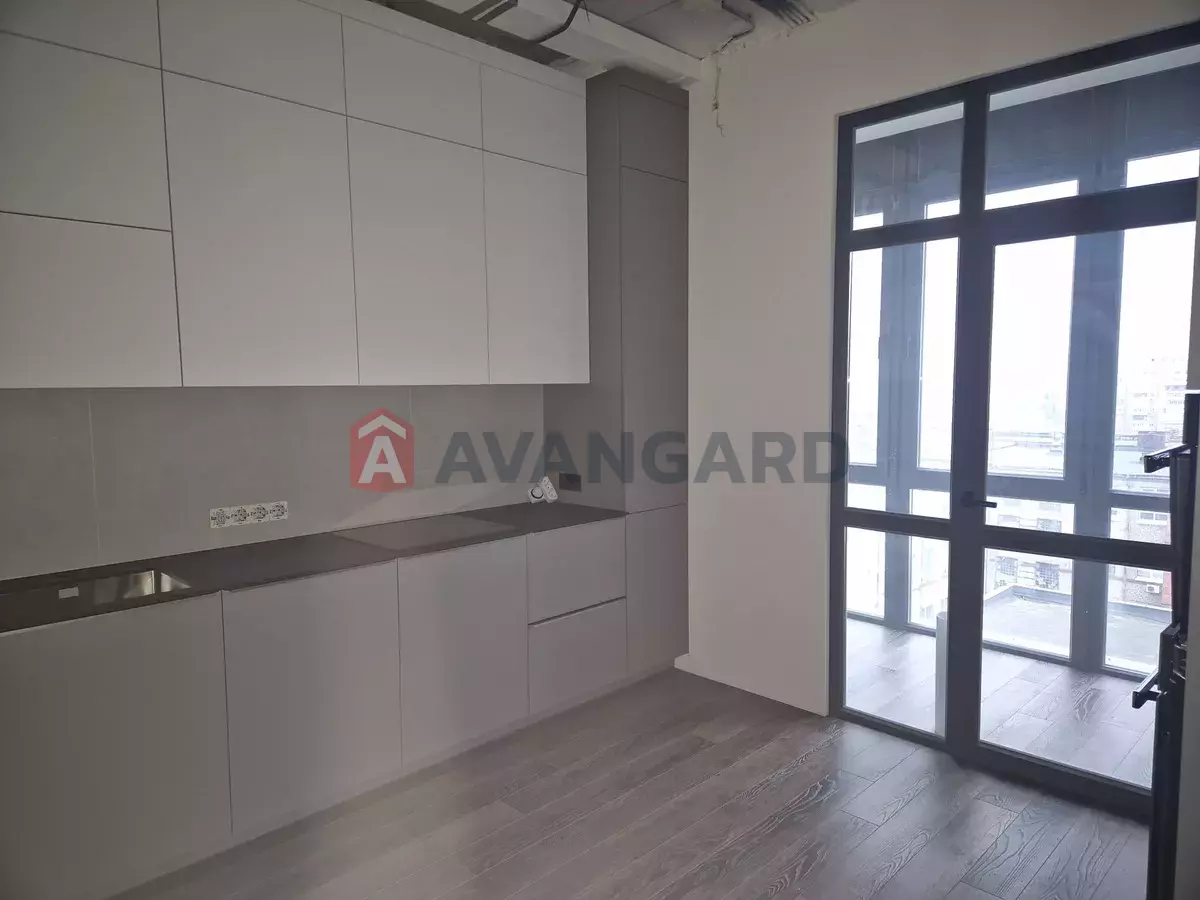 3 ��. ��������, 104/-/25 ��. �., 7/10 ������ ���� 1