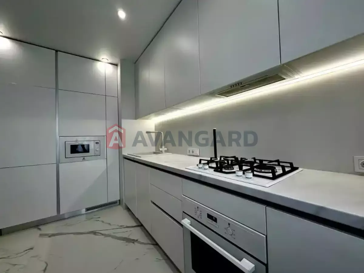 3 ��. ��������, 65/40/9 ��. �., 8/9 ������ ���� 8