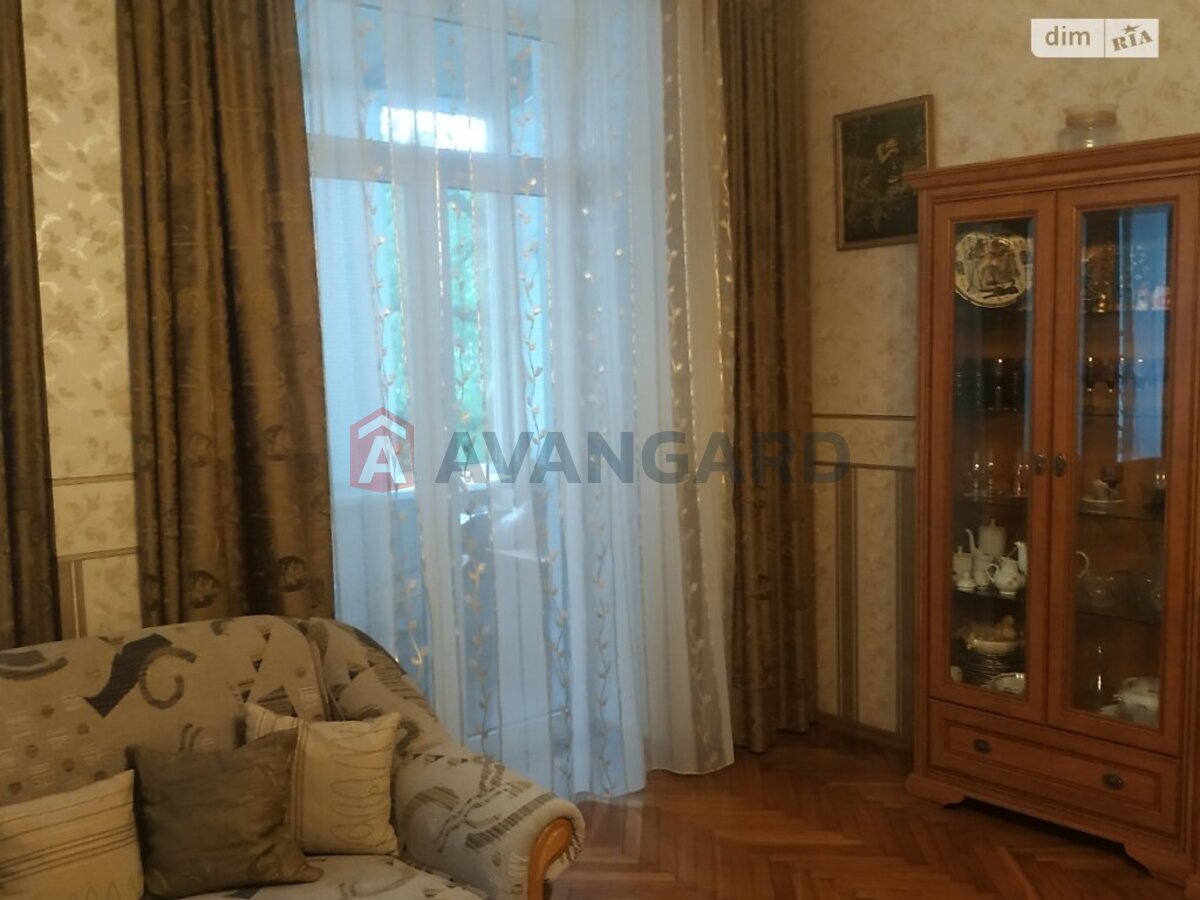 3 ��. ��������, 92.9/60.8/15.1 ��. �., 3/4 ������ ���� 3