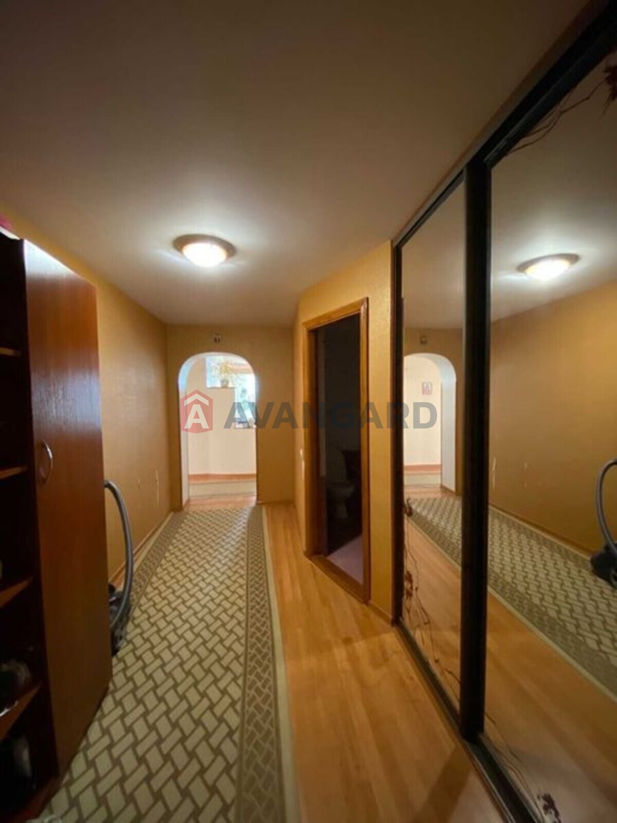 3 ��. ��������, 102/-/18 ��. �., 8/10 ������ ���� 3