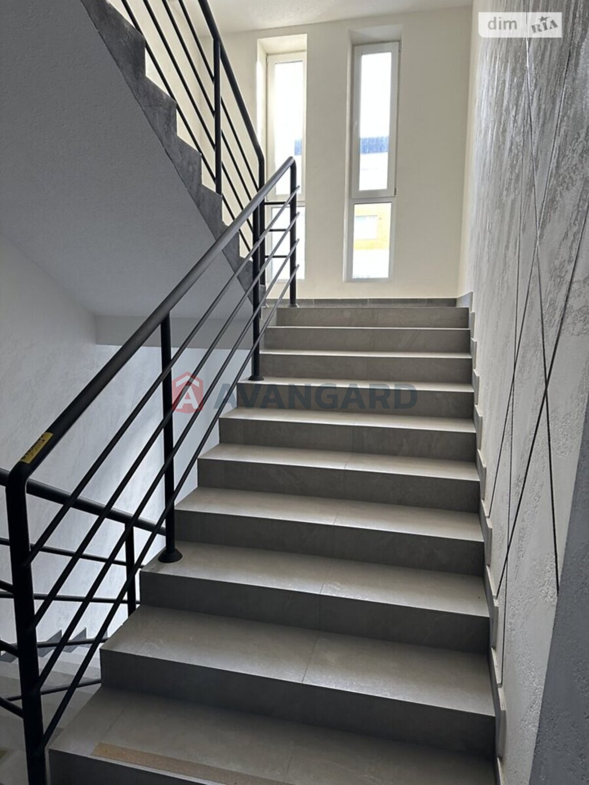 2 ����. ��������, 82/-/- ��. �., 6/10 ���� ���� 10