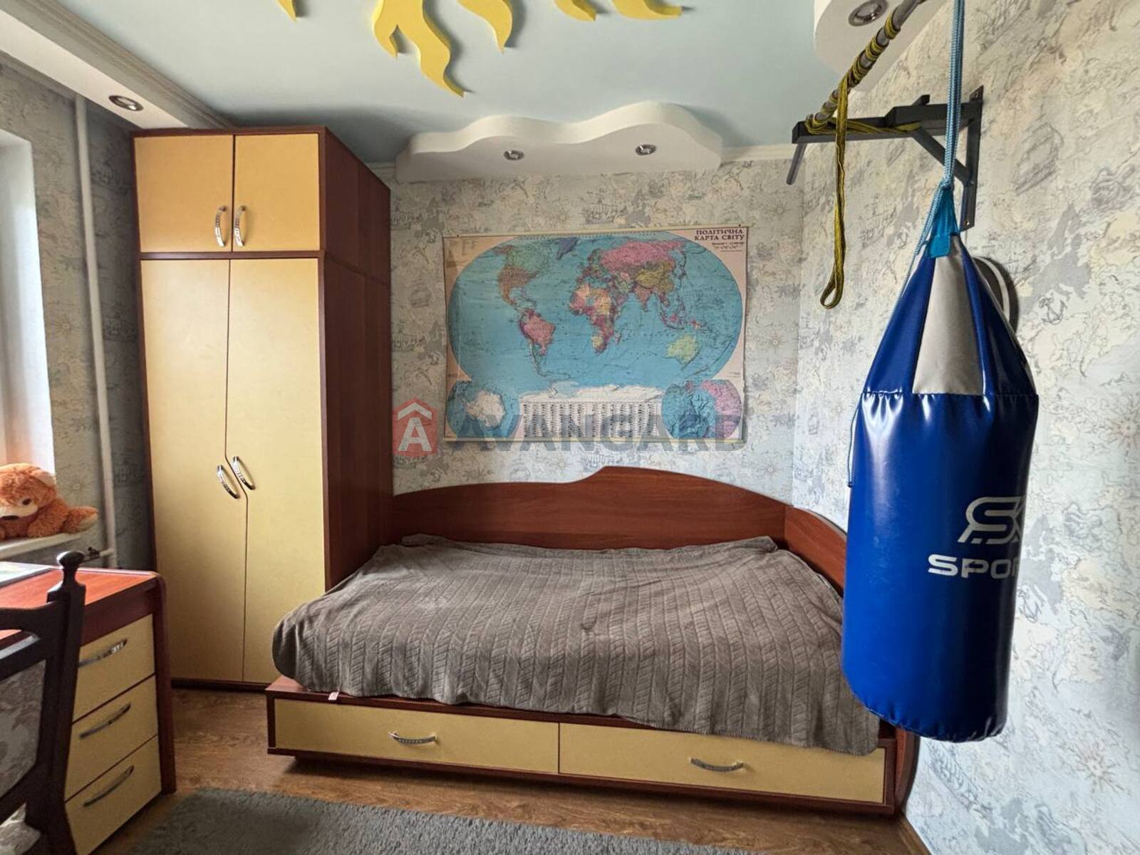 3 ��. ��������, 65/-/- ��. �., 8/10 ������ ���� 17