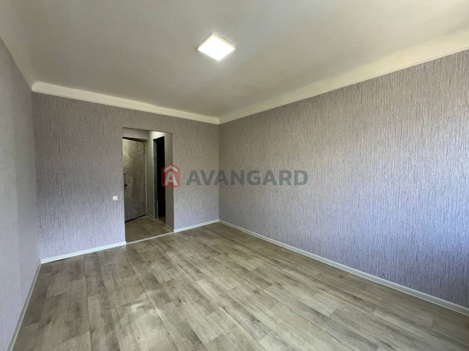 1 ��. ��������, 19/-/2 ��. �., 4/5 ������ ���� 13