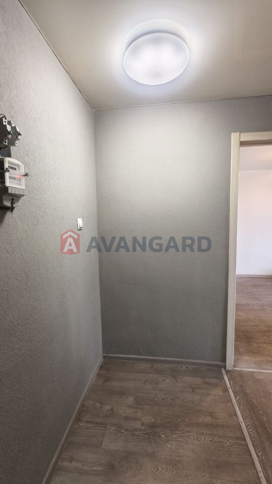 1 ����. ��������, 32/17/6 ��. �., 5/5 ���� ���� 9