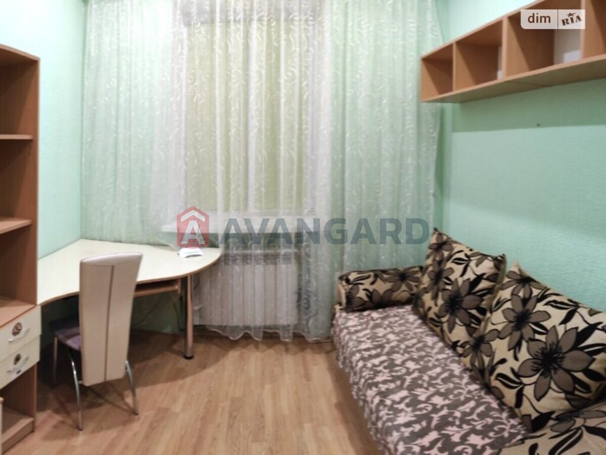 3 ��. ��������, 57/20/27 ��. �., 2/3 ������ ���� 8