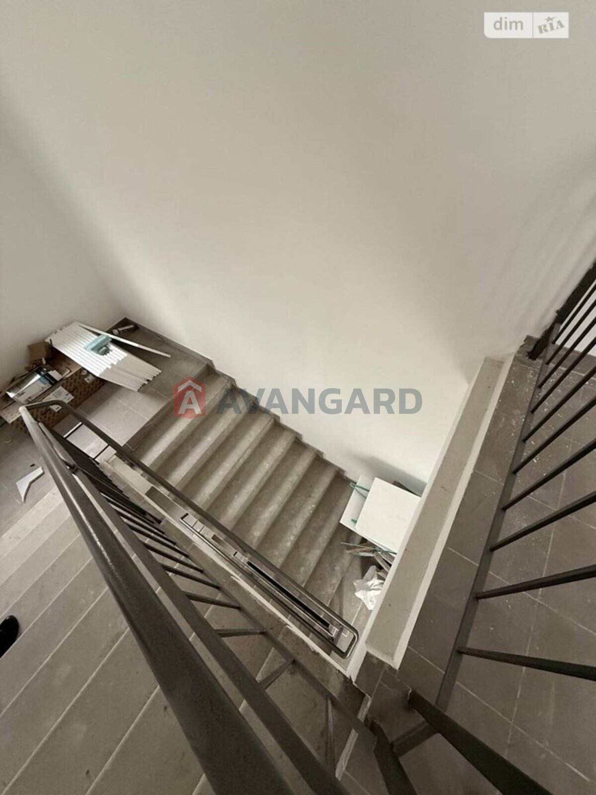 3 ��. ��������, 84/46/11 ��. �., 4/9 ������ ���� 8