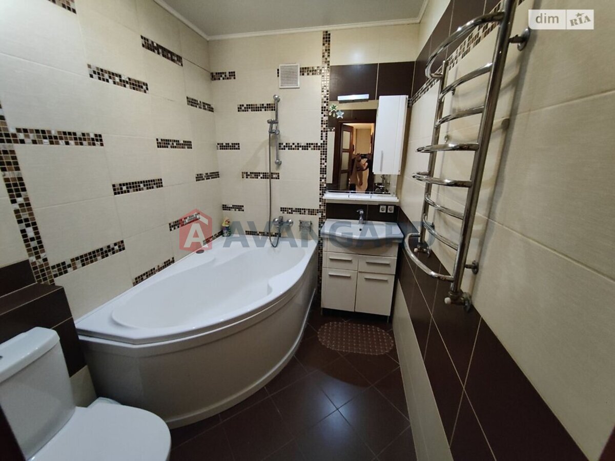 3 ��. ��������, 120/67/14 ��. �., 7/7 ������ ���� 17