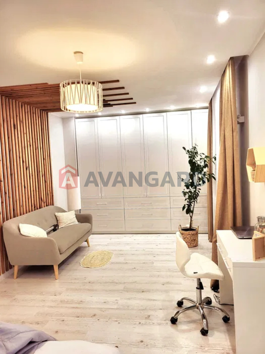 4 ��. ��������, 163/-/- ��. �., 2/2 ������ ���� 14