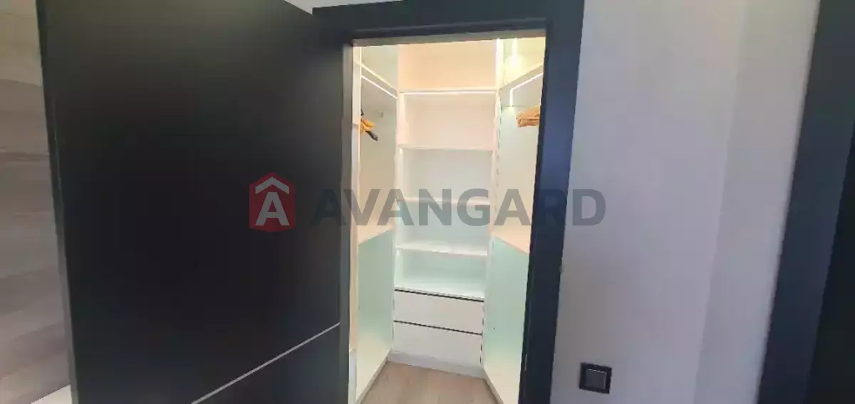 3 ��. ��������, 80/-/- ��. �., 8/9 ������ ���� 4