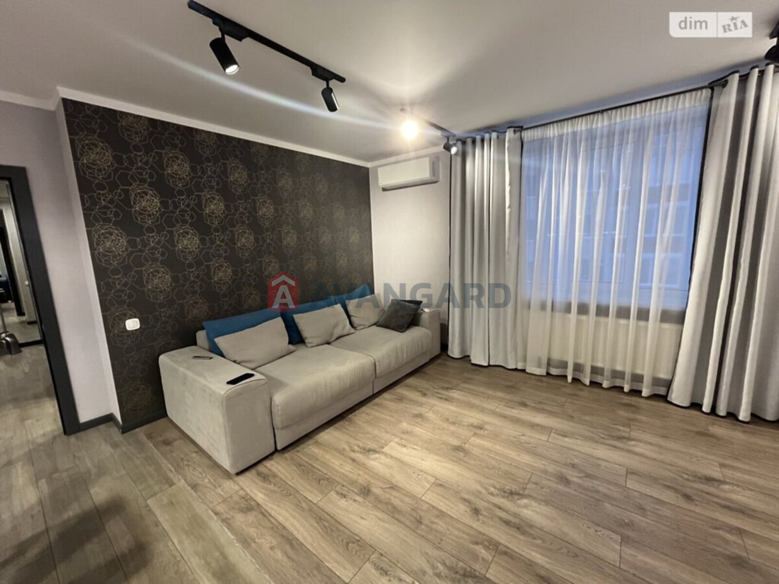 3 ��. ��������, 97/-/- ��. �., 8/10 ������ ���� 21