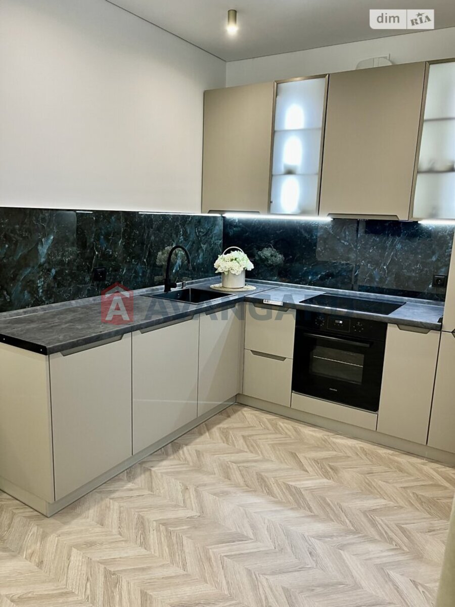 2 ��. ��������, 70/29/23 ��. �., 7/8 ������ ���� 5