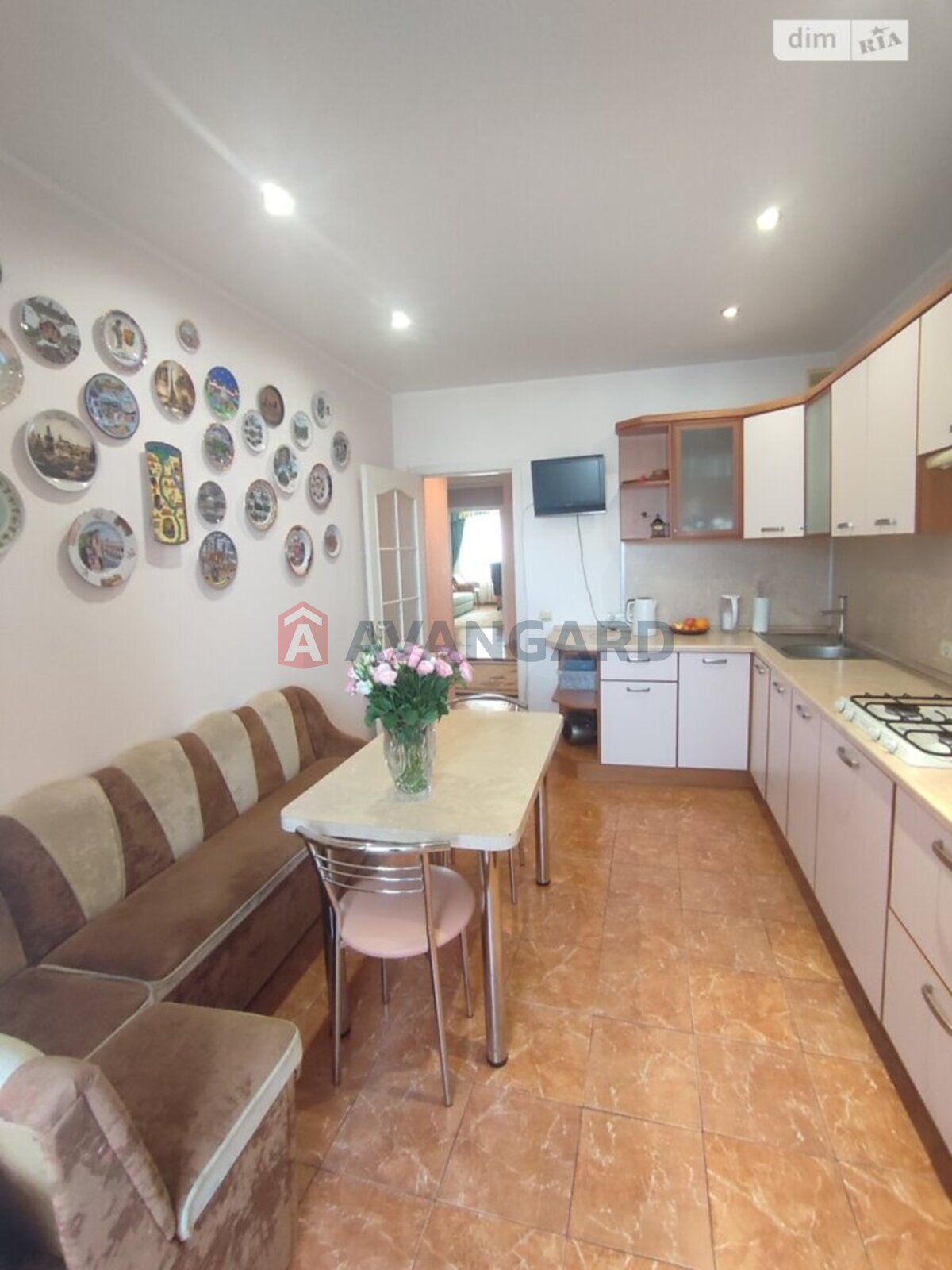 4 ��. ��������, 119/-/- ��. �., 5/5 ������ ���� 7