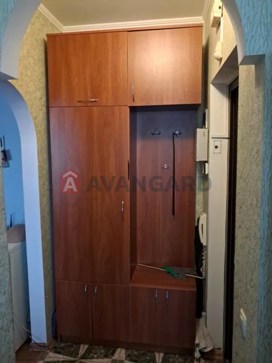 4 ��. ��������, 77/-/10 ��. �., 8/9 ������ ���� 12