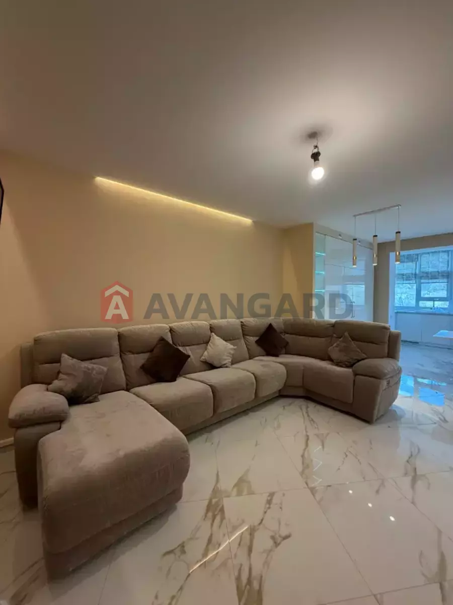 3 ��. ��������, 106/-/- ��. �., 10/18 ������ ���� 18