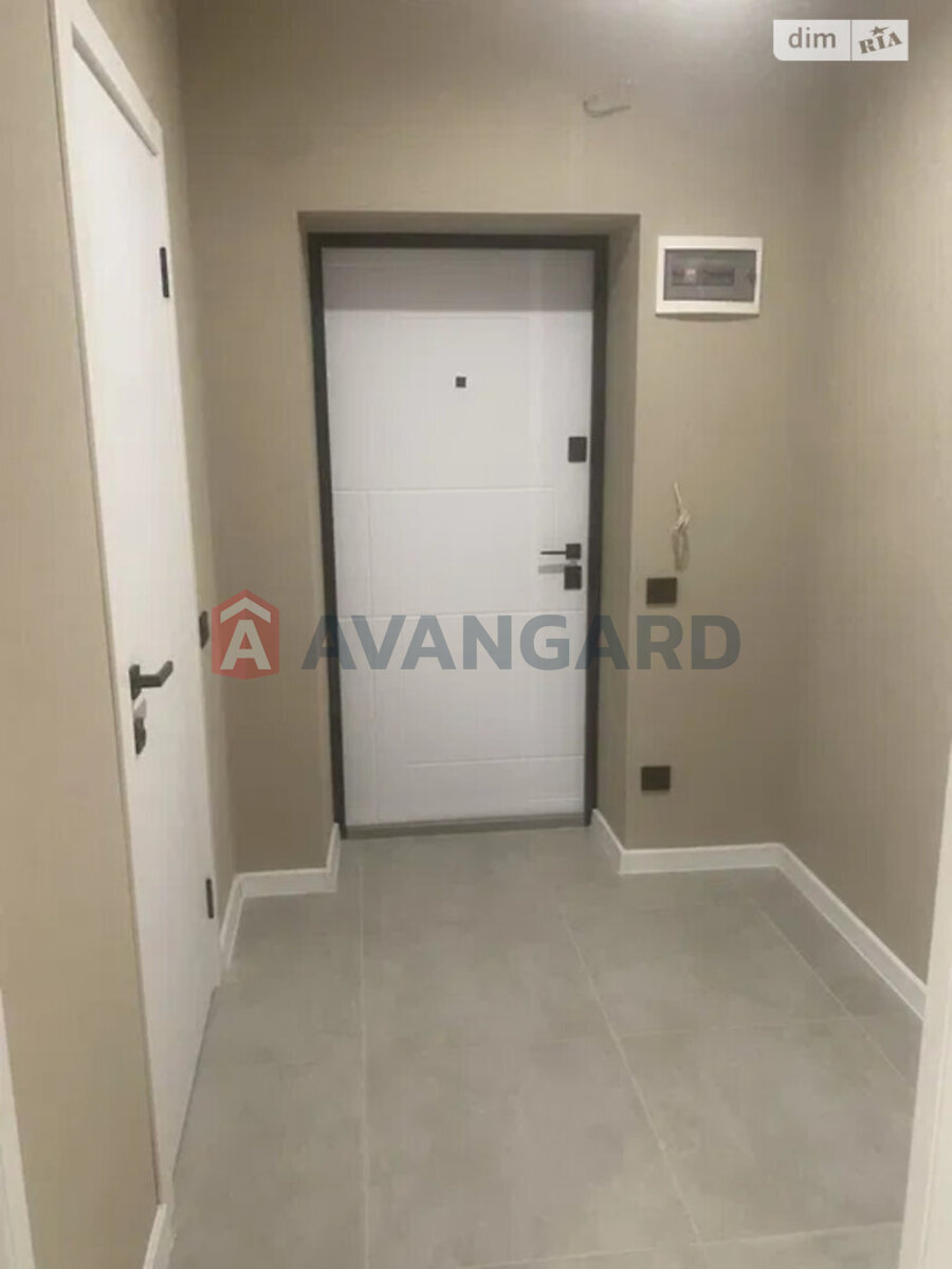 1 ��. ��������, 41/-/15 ��. �., 6/10 ������ ���� 5