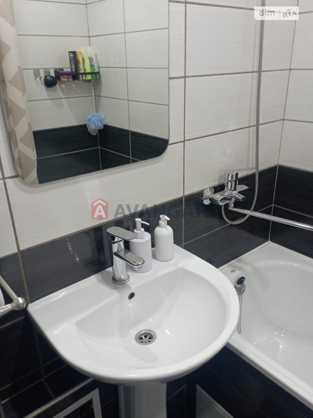 3 ����. ��������, 63/-/8 ��. �., 2/9 ���� ���� 15