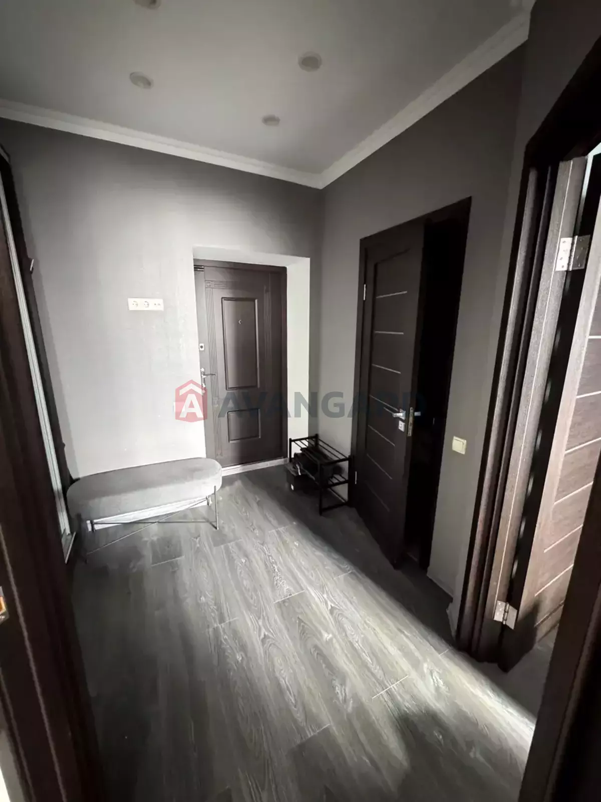 1 ��. ��������, 38.6/15.4/14.7 ��. �., 5/10 ������ ���� 11