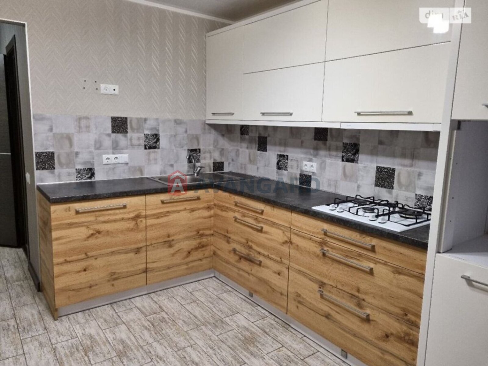 1 ��. ��������, 41/15/10 ��. �., 9/10 ������ ���� 1