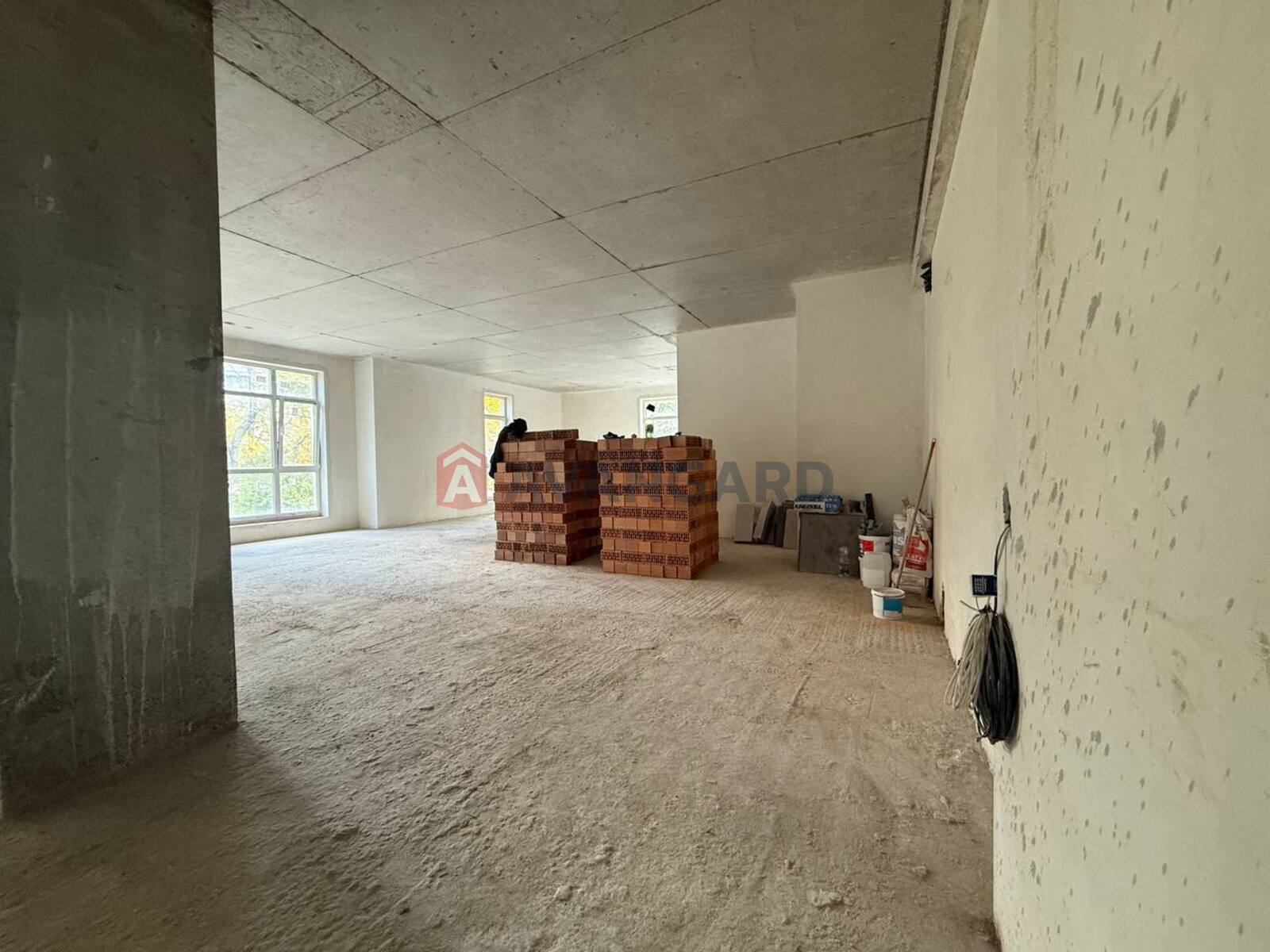 2 ��. ��������, 121/77/43 ��. �., 1/5 ������ ���� 5