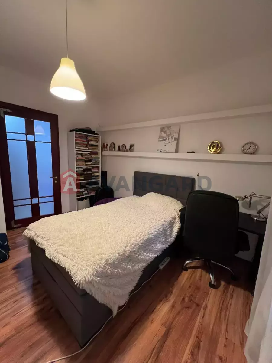3 ����. ��������, 100/-/- ��. �., 1/5 ���� ���� 4