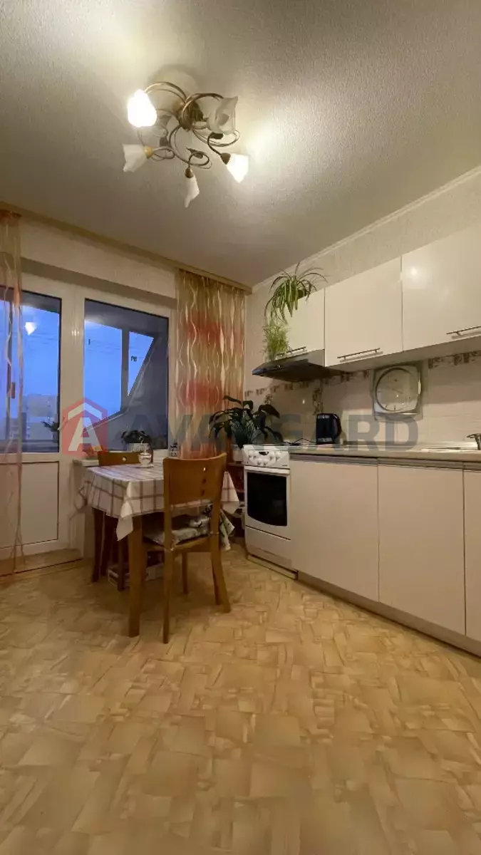 2 ��. ��������, 53/28/8 ��. �., 10/16 ������ ���� 4