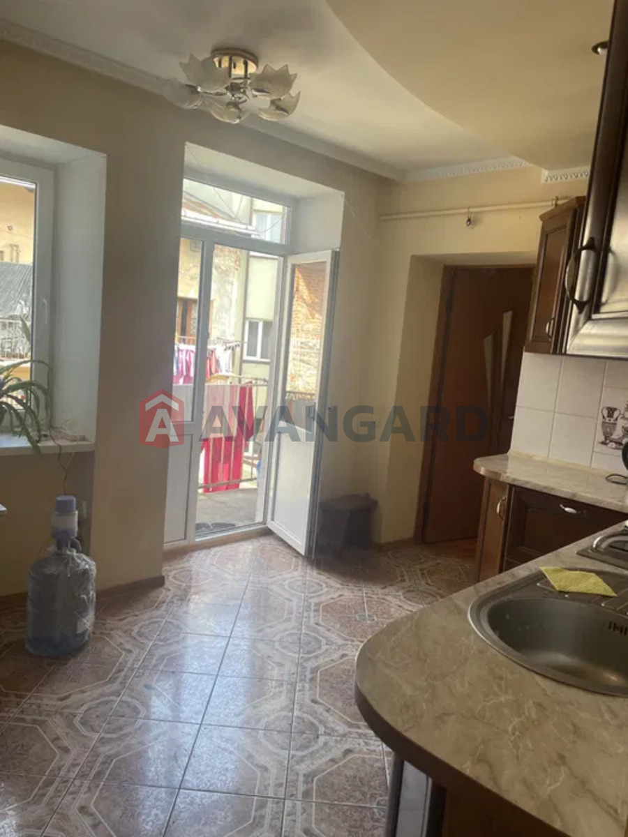 4 . , 81/-/11 . ., 3/3   9