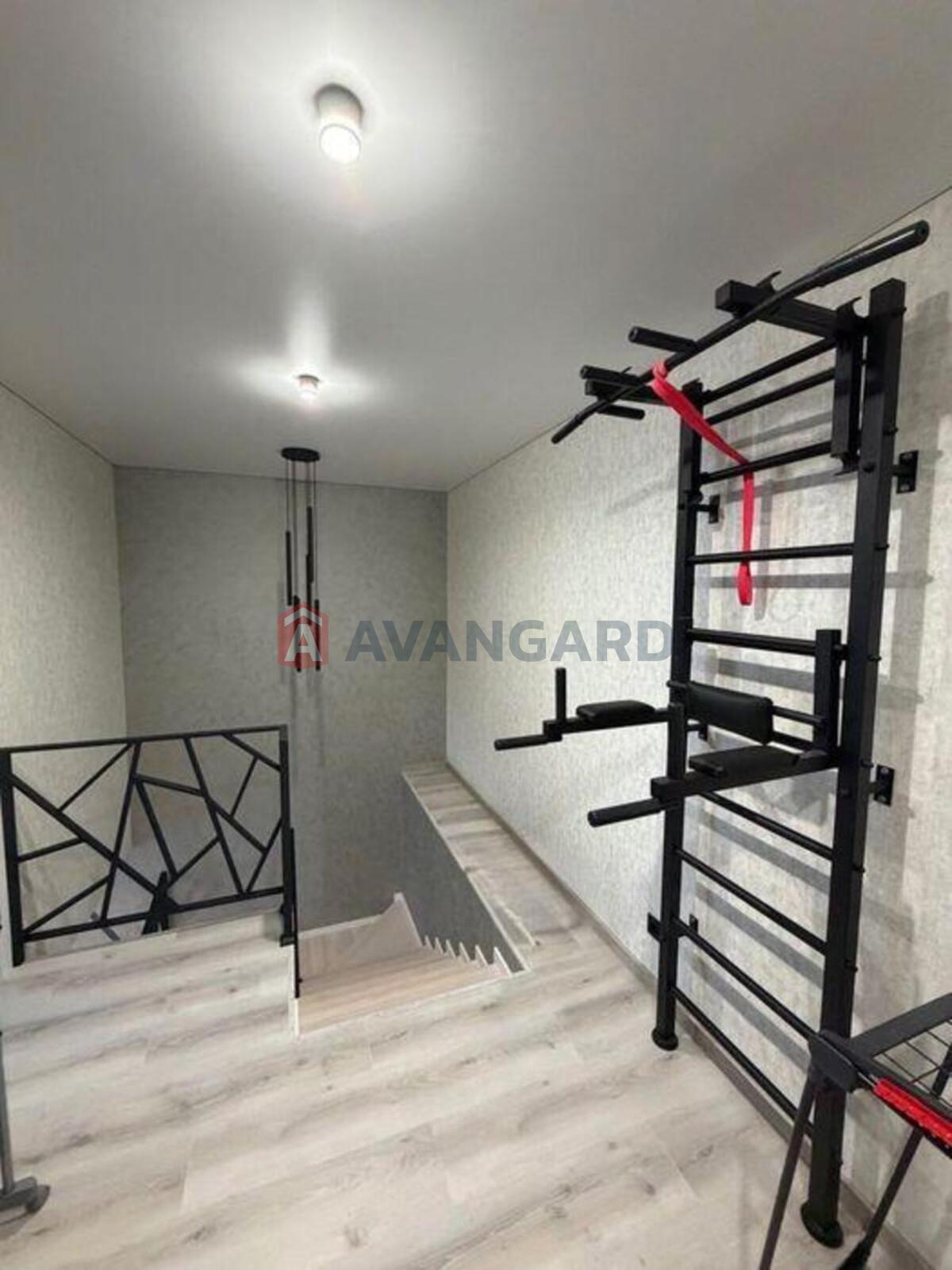 3 ��. ��������, 108/-/15 ��. �., 9/10 ������ ���� 18