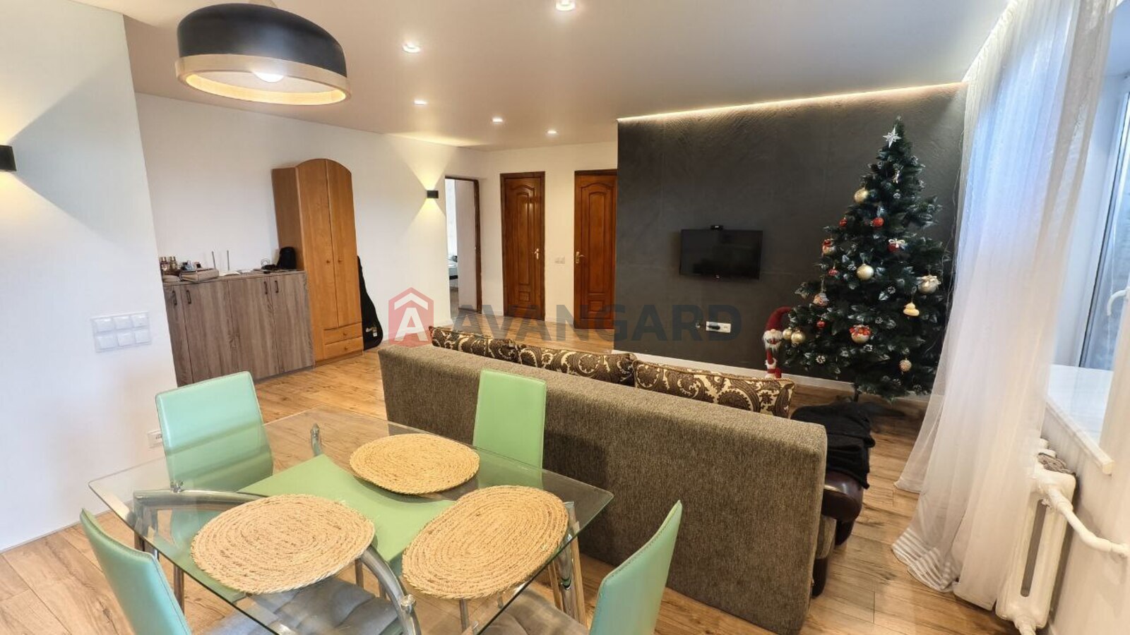 3 ����. ��������, 62/-/30 ��. �., 7/10 ���� ���� 5