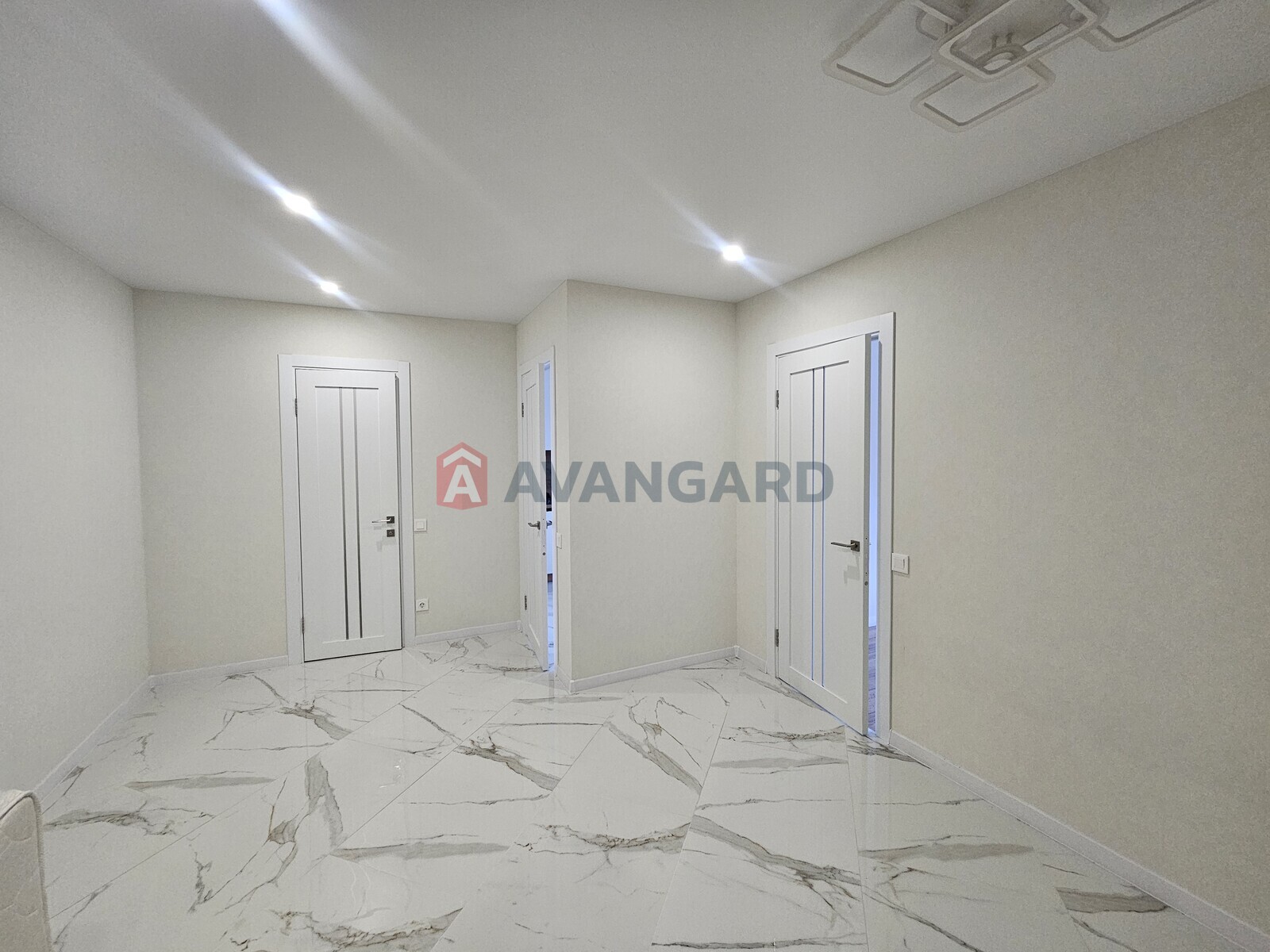 2 ��. ��������, 54/-/18 ��. �., 8/10 ������ ���� 11