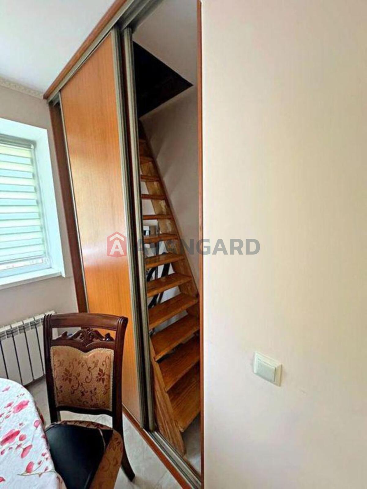 3 ��. ��������, 76/-/15 ��. �., 6/10 ������ ���� 10