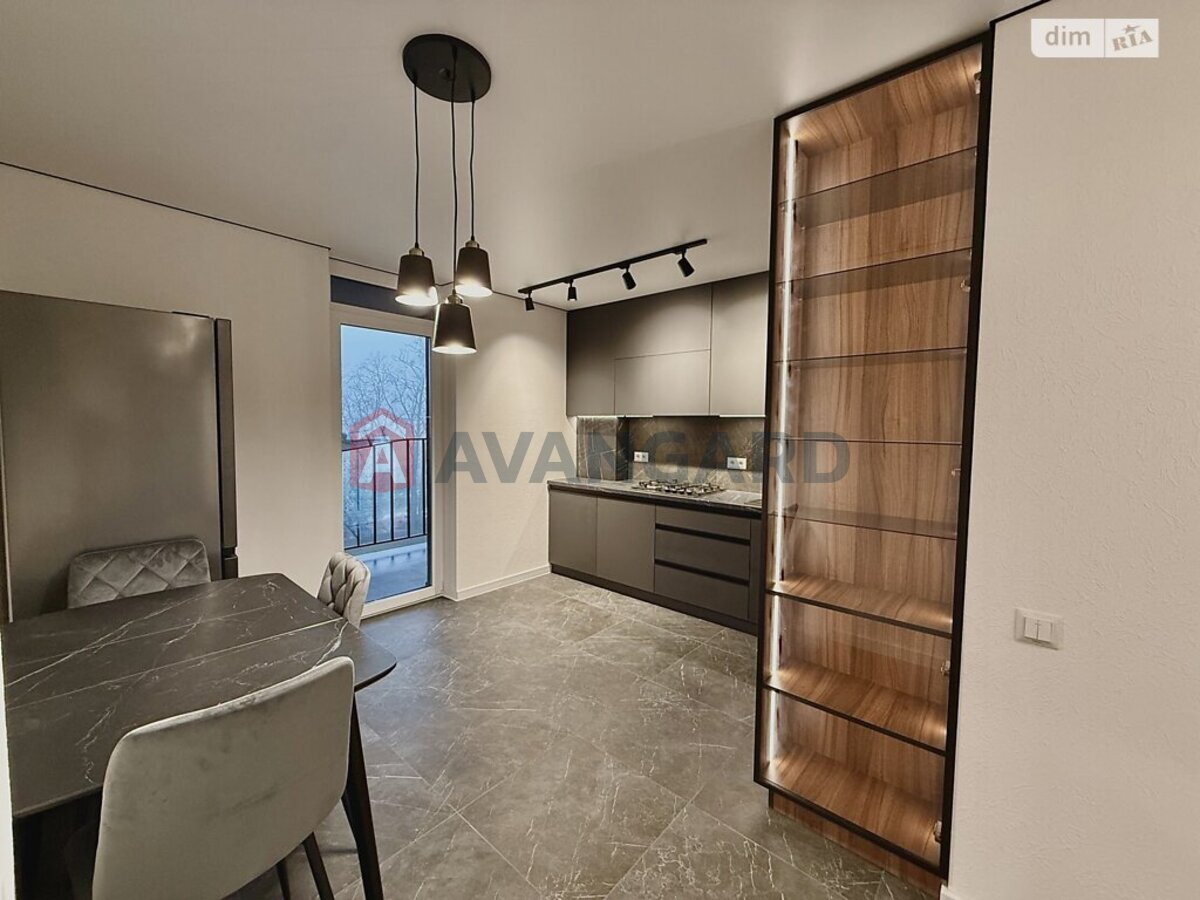 2 ��. ��������, 70/34/14 ��. �., 3/10 ������ ���� 3