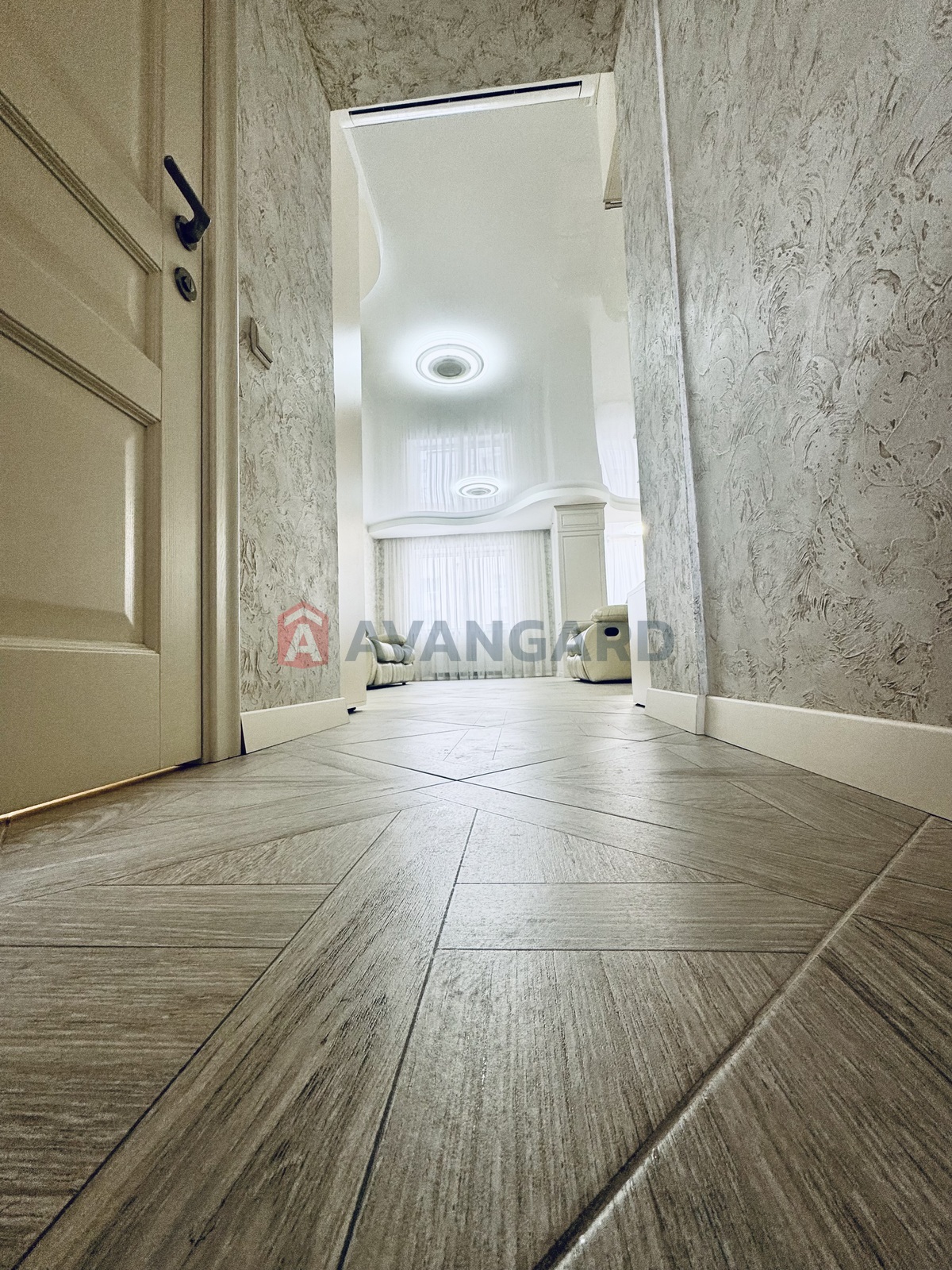 2 ����. ��������, 81/44/35 ��. �., 4/10 ���� ���� 16